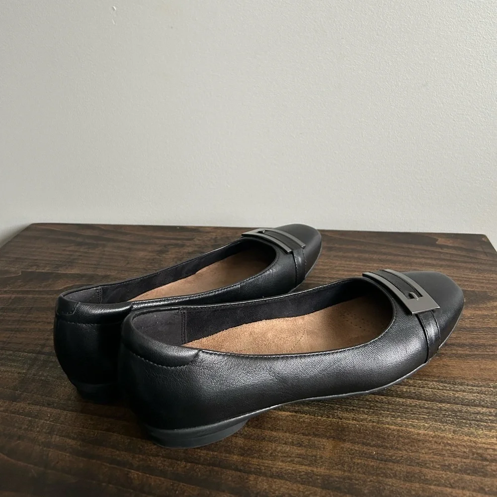 Clark’s Black Leather Women's Flats, Size 7.5 - Picture 4 of 11